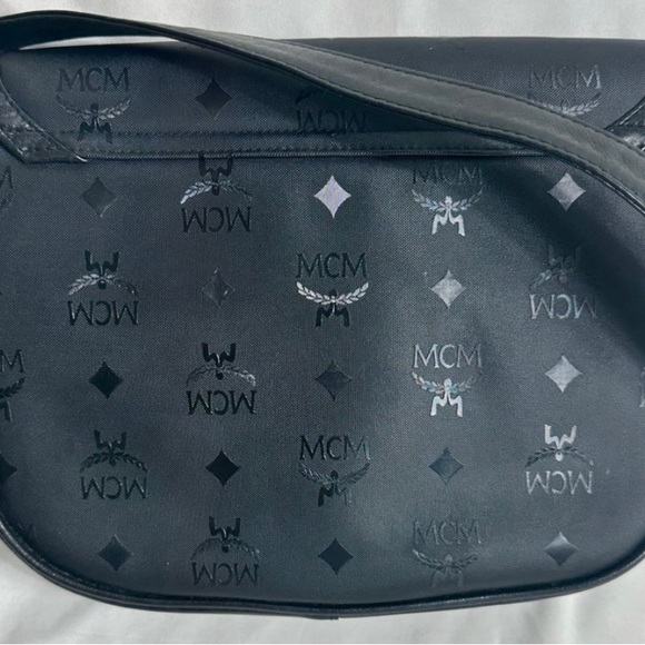 Authentic MCM Crossbody bag - Picture 3 of 9